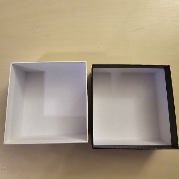 Authentic Chanel box size 4.5"x4.5"x2.5" - Picture 4 of 4